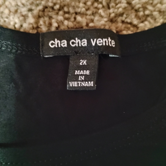 Cha Cha Vente Black High Low Top - Picture 3 of 3